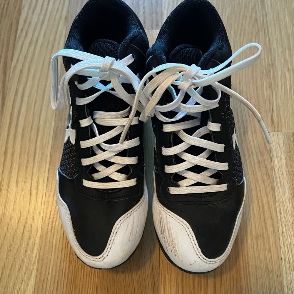 Under Armour Kids Black and White Baseball cleats